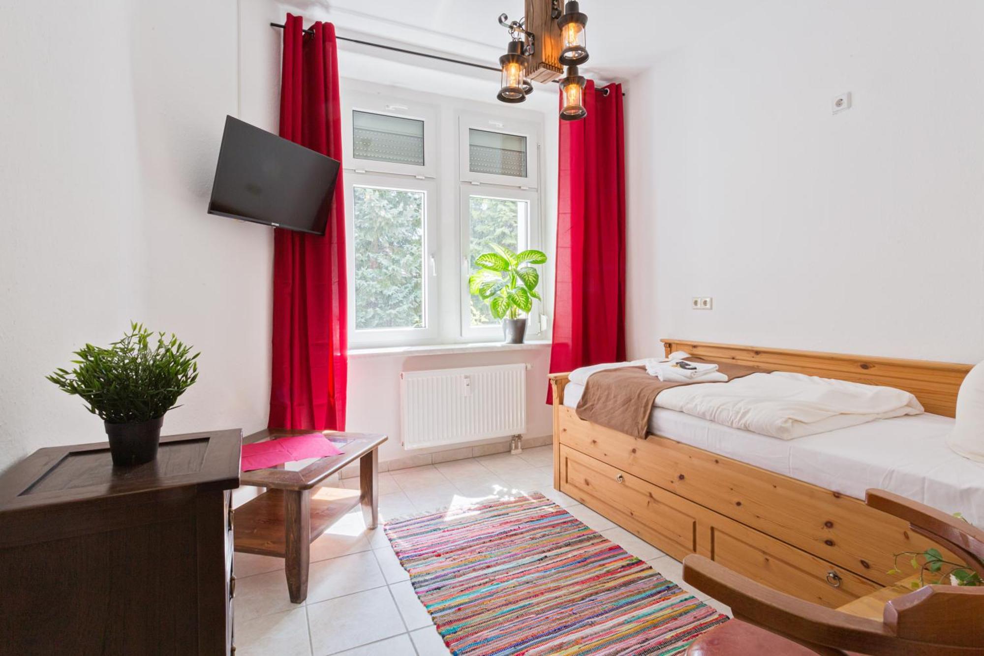 Gaestezimmer Iv Einzelzimmer In Mit Gemeinschaftsbad Und Gemeinschaftskueche